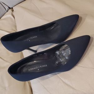 Donald Pliner pumps